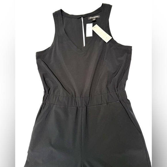 NWT Banana Republic Classic Black
V-Neck Sleeveless Cropped Jumpsuit XS - Picture 3 of 16